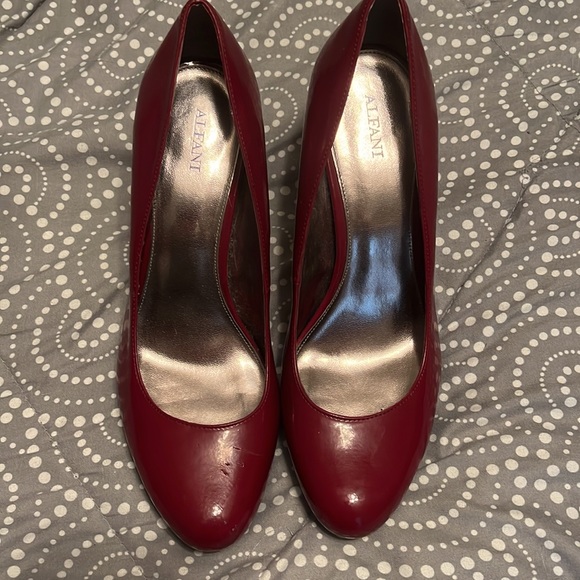 Red Alfani patent leather pumps, 4” heel size size 10M - Picture 2 of 5